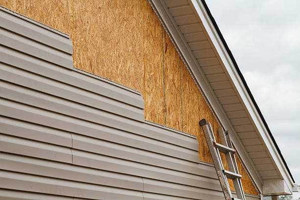 Professional Emergency Siding Repair technician working in Bradley, SC